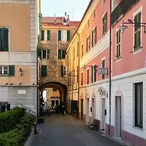 Casa Di Claude 2 Finalmarina , Finale Ligure Italia